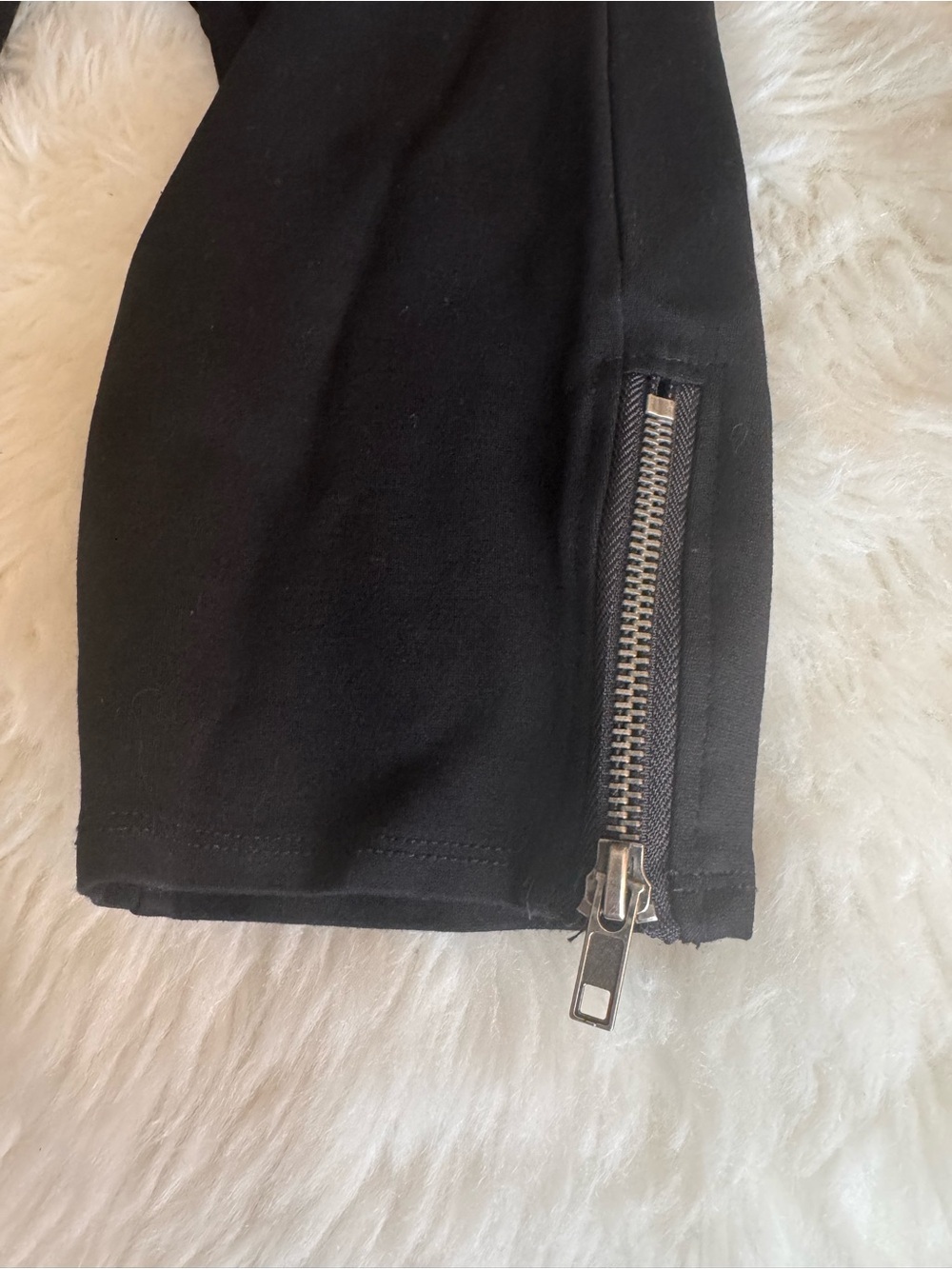 Torrid Black Casual Cropped Leggings with Ankle Zipper - Picture 3 of 6
